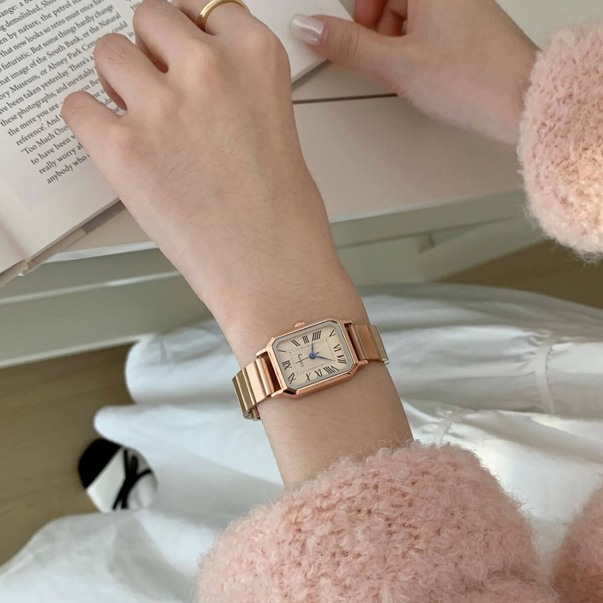 Light luxury china watch.rg.3